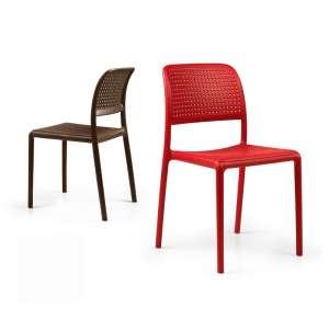 Chaise en polypropylène rouge ou café - Bora Bistrot