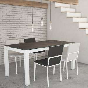 Table de salle à manger extensible en céramique Iron Moss et métal blanc avec chaises Ole - Kyoto