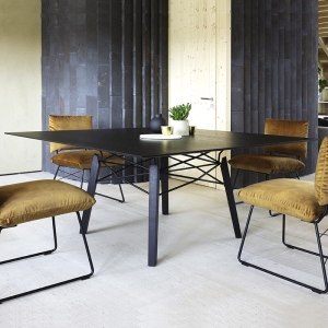 Table design carrée en bois massif noir - Gravity Mobitec®