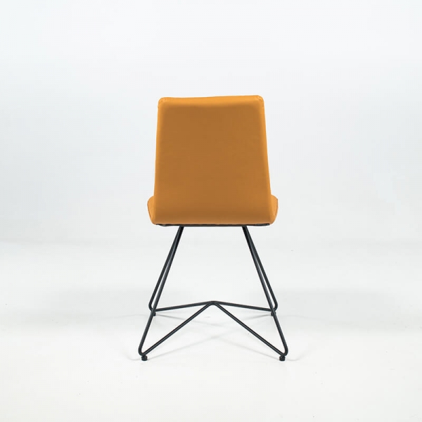Chaise rétro design en cuir jaune orange et pieds en métal - Akita - 5