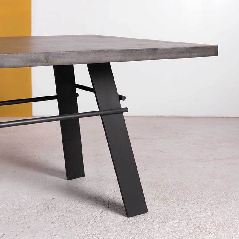 Table Design En Beton Cire Pieds Metal Made In France Opale 4 Pieds Com