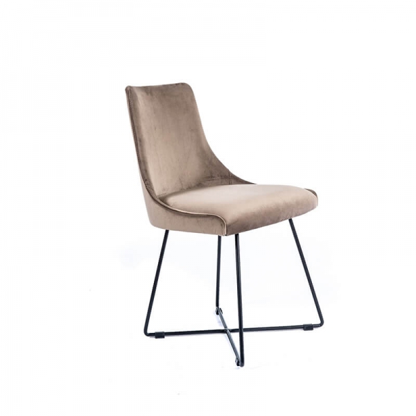 Chaise design en tissu gris clair et pieds métal noirs - Lars - 1