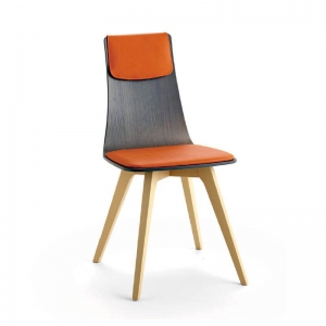 Chaise italienne design tricolore en tissu orange avec pieds en bois blanchi - Amélie
