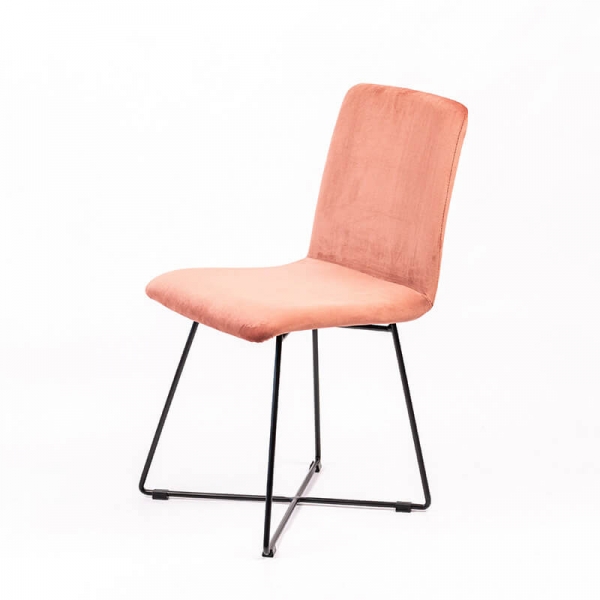 Chaise rose en tissu avec dos matelassé et pieds en métal noirs croisés - Plaza line - 2