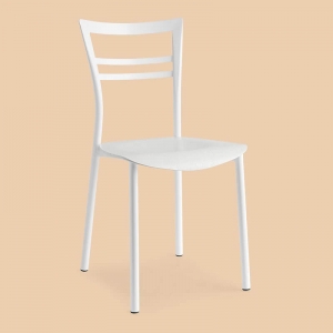 Chaise contemporaine blanche structure en métal et assise bois - Go Connubia®