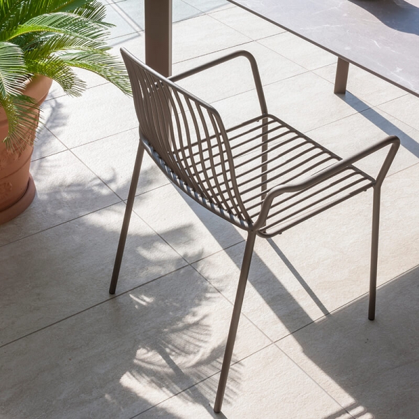 Chaise de jardin design avec accoudoirs empilable en métal - Jasmine - 7