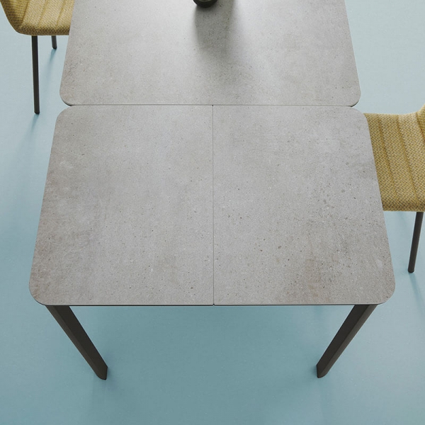 Table extensible en céramique imitation béton et pieds en métal - Pepper Mobliberica - 6
