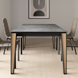 Table design en céramique avec pieds en bois et métal - Okaso bois