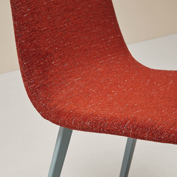 Chaise moderne avec coque tapissée en tissu rouge - Salt - 5