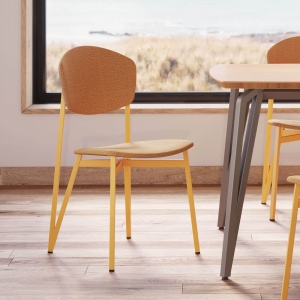 Chaise design française avec assise en tissu, dossier bois et pieds en métal jaune - Artémis XL Carrier®