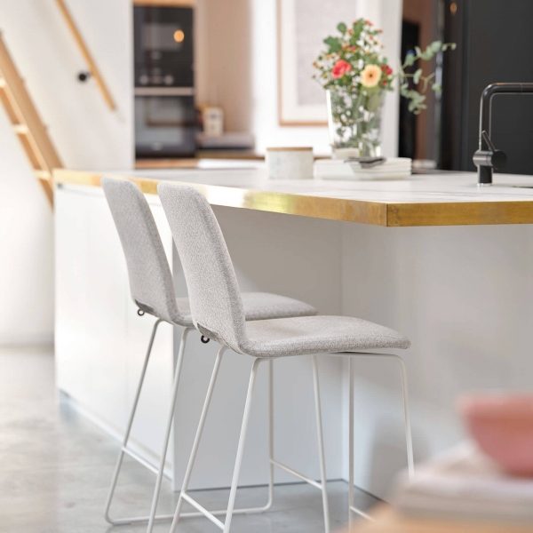 Tabouret snack design en tissu gris avec pieds en métal blanc - Pamp Mobitec ® - 1