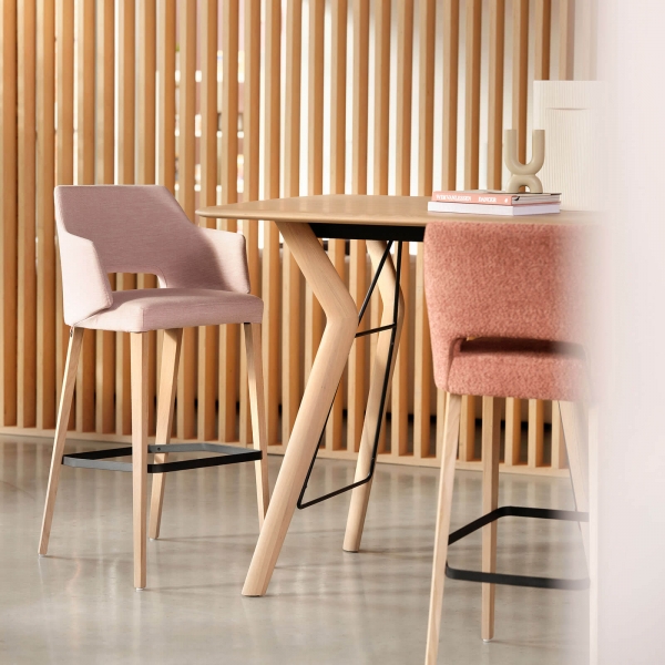 Tabouret snack en tissu rose avec accoudoirs et pieds en bois naturel - Lena Mobitec ® - 4