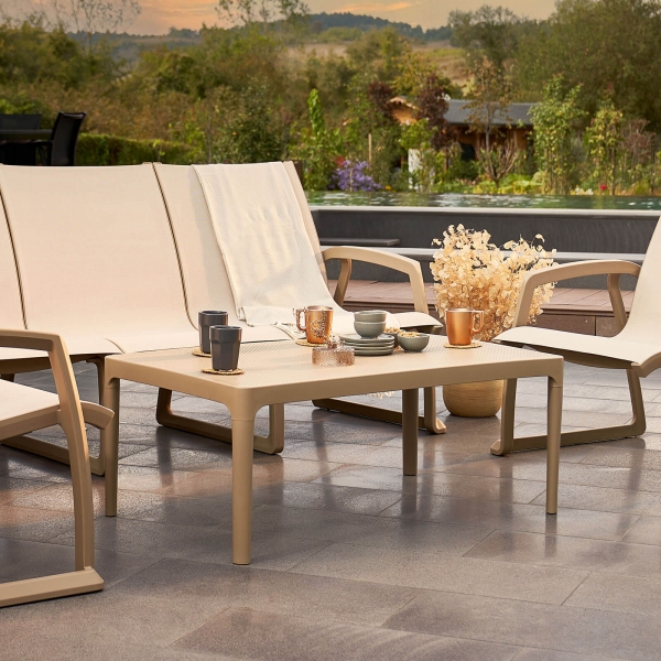 Petite table basse pour terrasse - 1