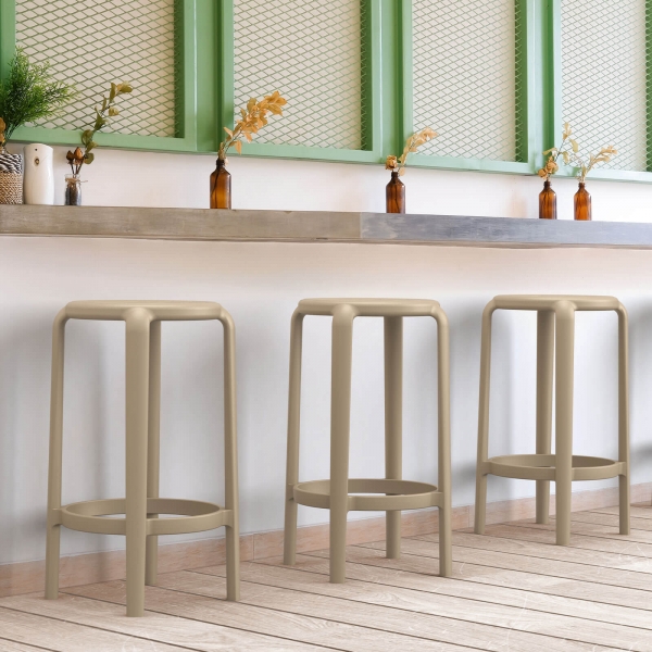 Tabouret snack sans dossier moderne en plastique taupe - Tom - 3