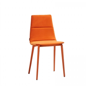 Chaise avec coque matelassée en tissu orange et pieds métal - Salt