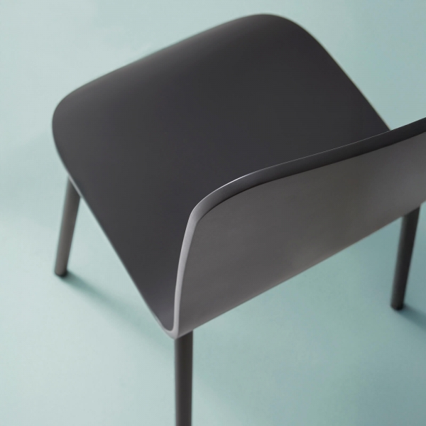 Chaise avec assise en bois et pieds en métal noir - Pepper Mobliberica - 3
