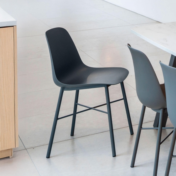 Chaise moderne en polypropylène et métal - Cloe - 1