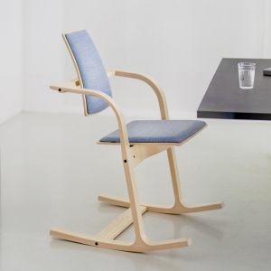 Chaise de bureau ergonomique à bascule en tissu bleu - Actulum Varier®