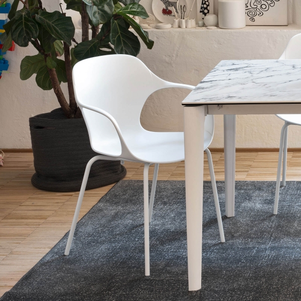 Fauteuil design italien empilable en polypropylène avec pieds en métal - OPS ! Connubia© - 1